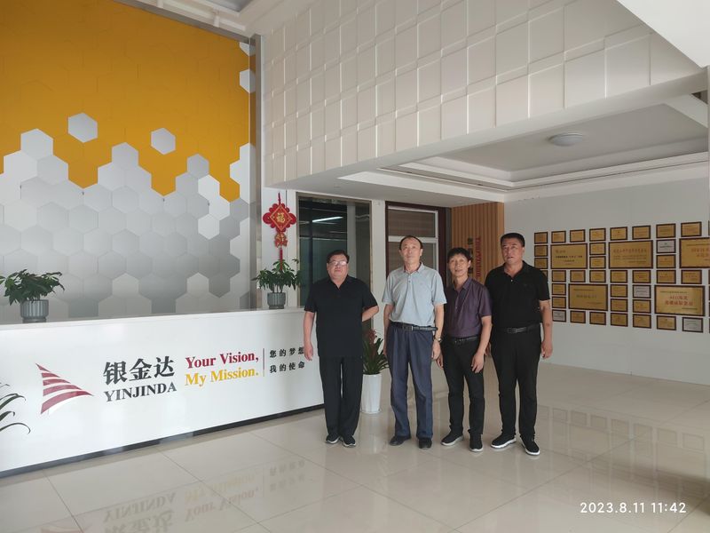 衛(wèi)輝市總工會(huì)與作家協(xié)會(huì)到銀金達(dá)聯(lián)合采訪(fǎng)勞模事跡