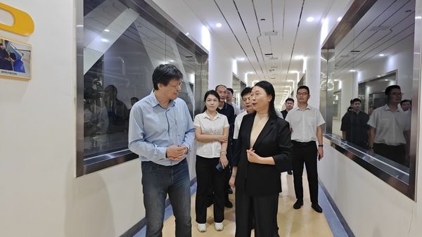 河南證監(jiān)局黨委書記、局長(zhǎng)李鋼一行蒞臨公司調(diào)研指導(dǎo)